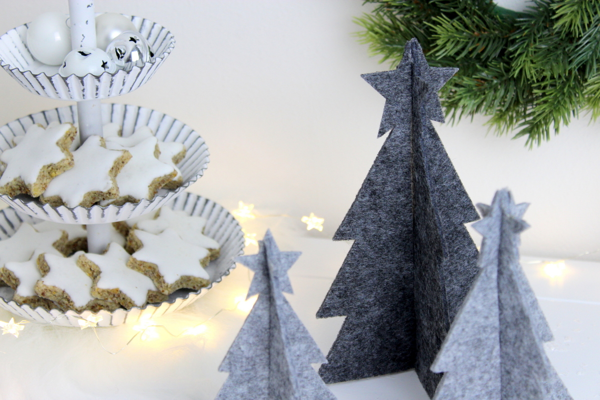 graue selbstgemachte 3D Tannenbäume aus Filz