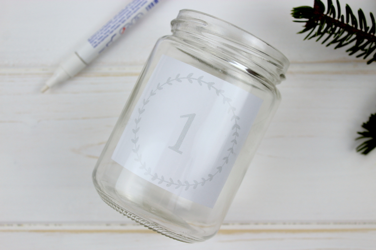 Adventzkranz aus alten Gläsern selber machen