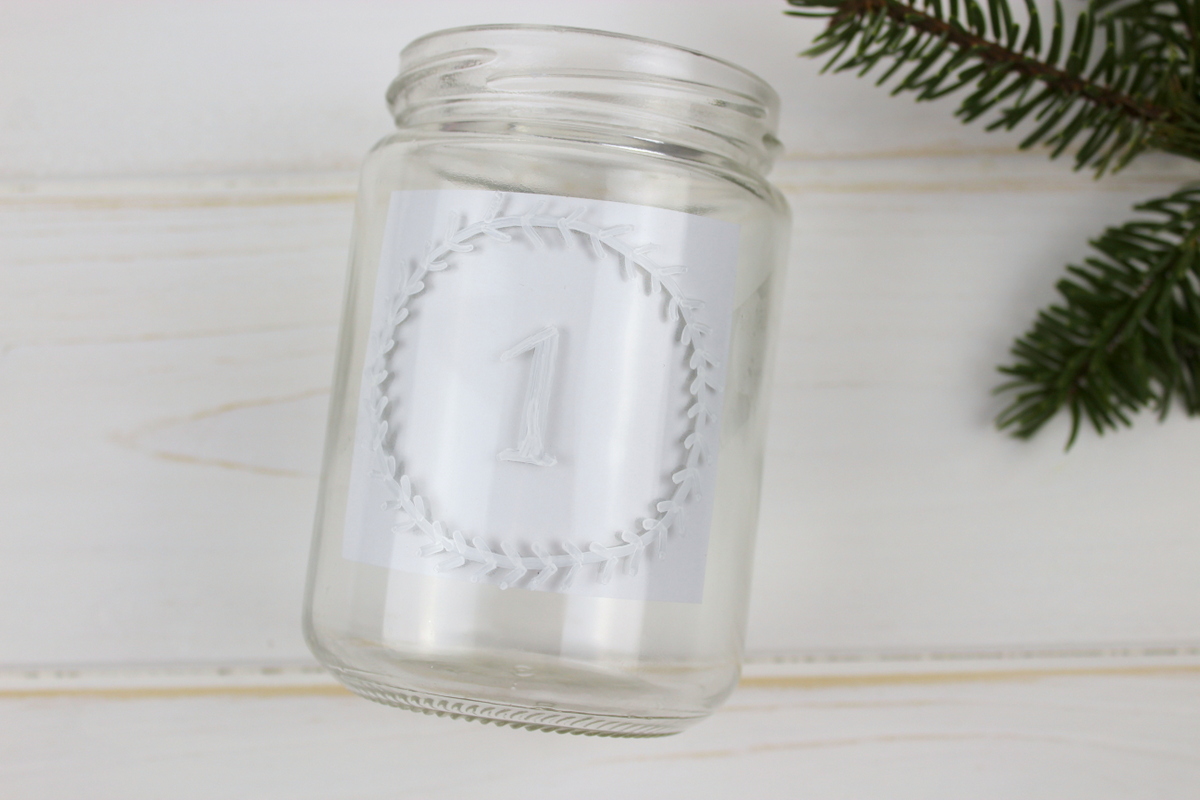 Adventzkranz aus alten Gläsern selber machen