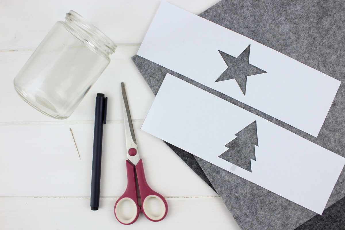 weihnachtliche Windlichter aus Filz und Einmachgläsern