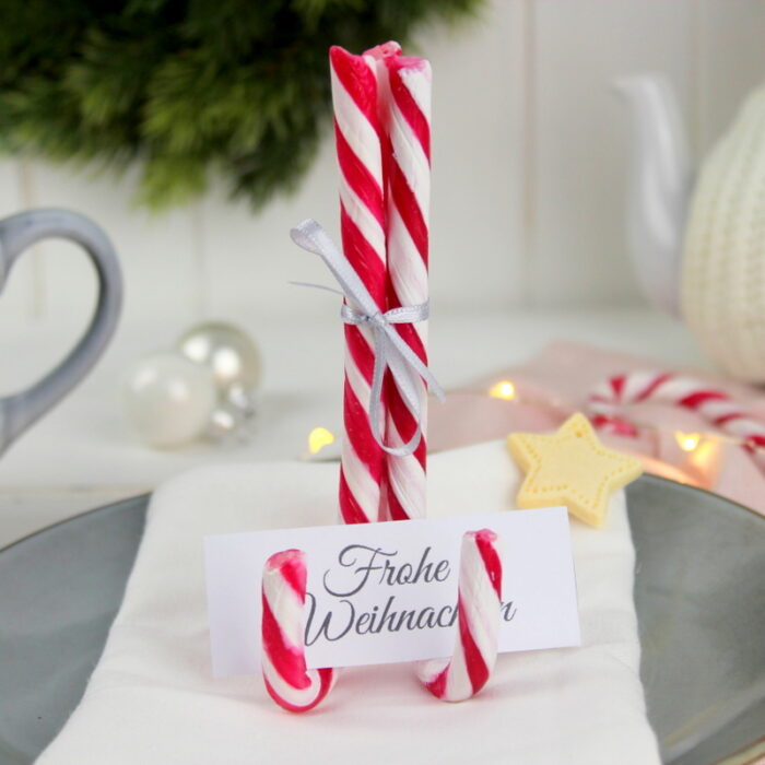 DIY – weihnachtlicher Tischkartenhalter aus Zuckerstangen selber machen