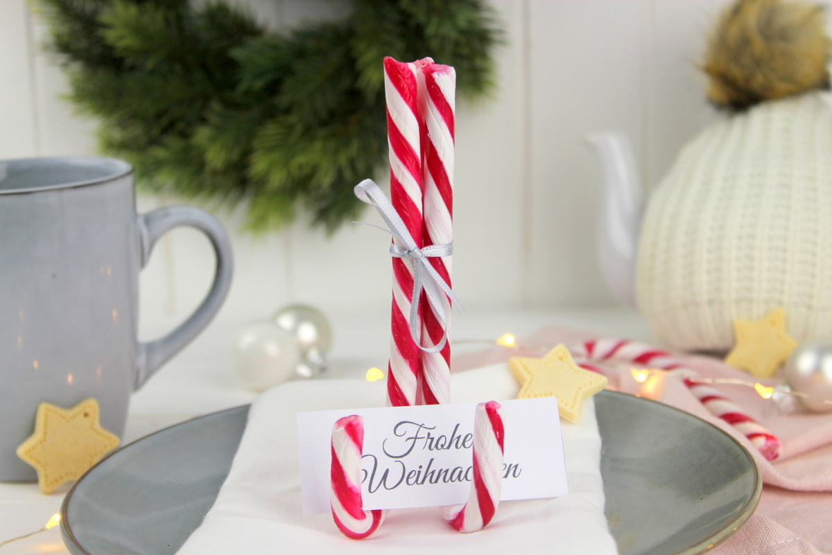 weihnachtliche Tischkartenhalter aus Zuckerstangen 