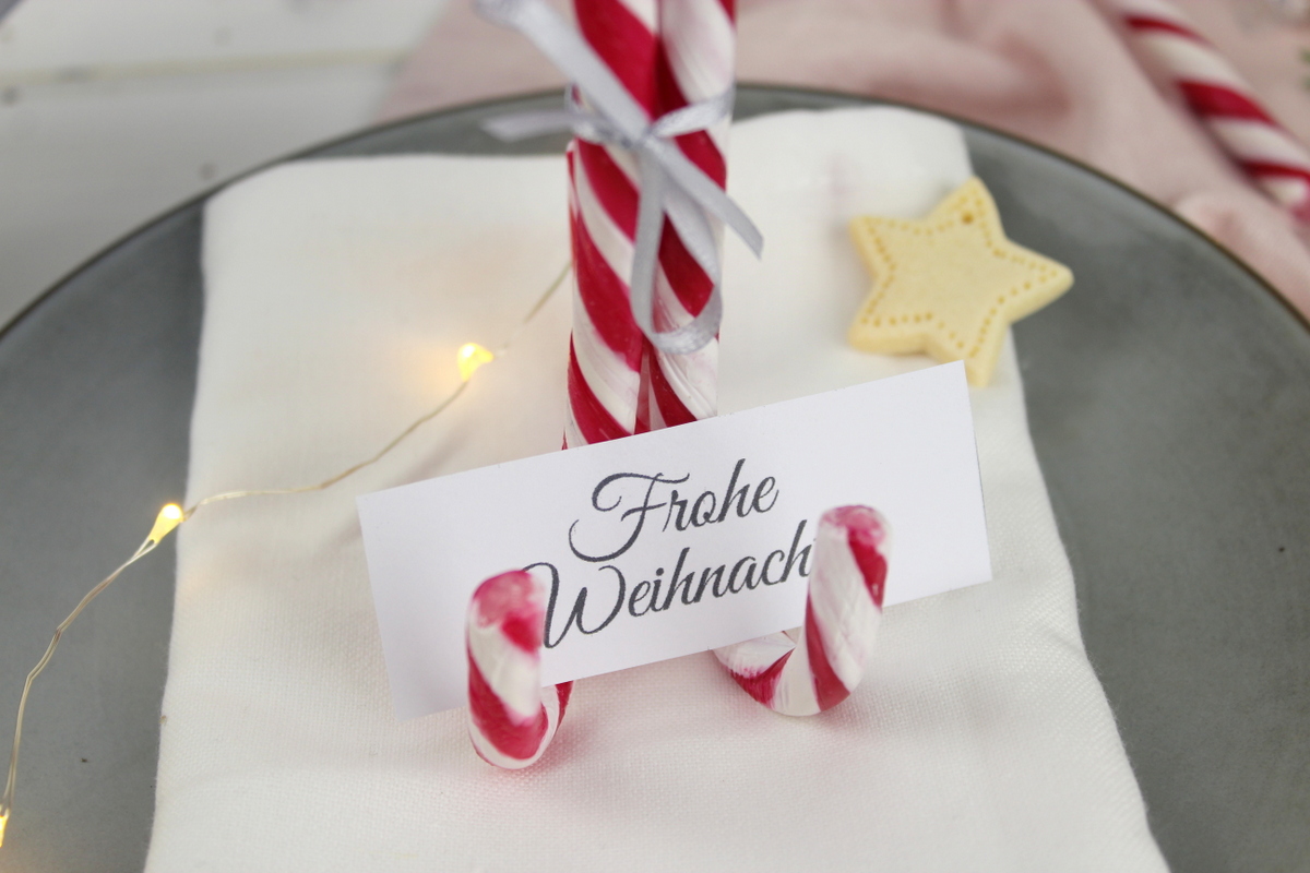 weihnachtliche Tischkartenhalter aus Zuckerstangen 