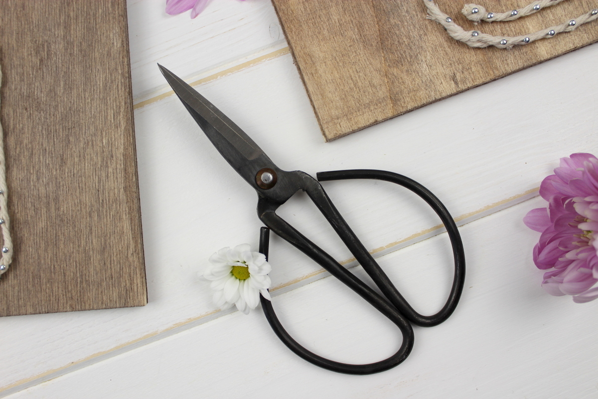 DIY String Art Wandbild Vase mit Blumen