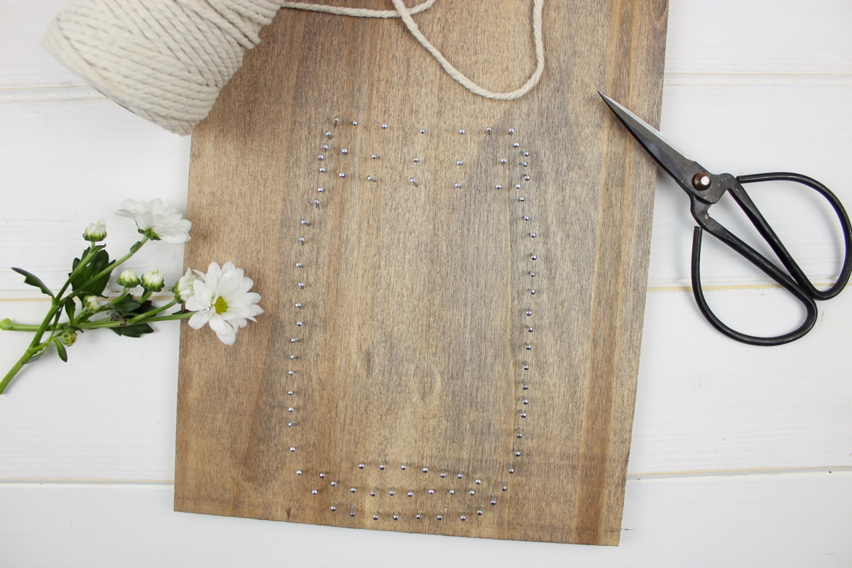 DIY String Art Wandbild Vase mit Blumen