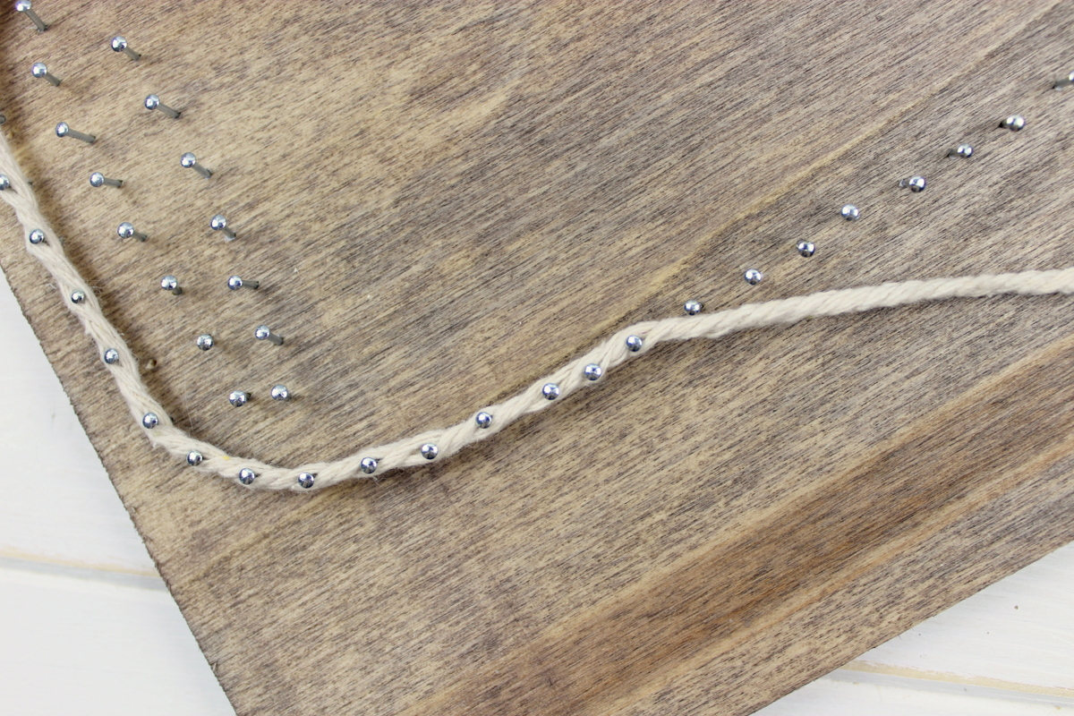 DIY String Art Wandbild Vase mit Blumen