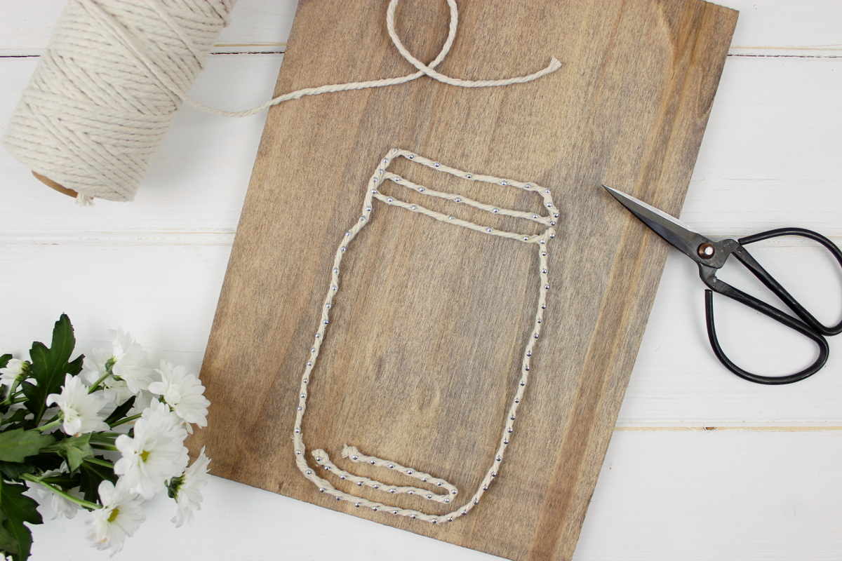 DIY String Art Wandbild Vase mit Blumen