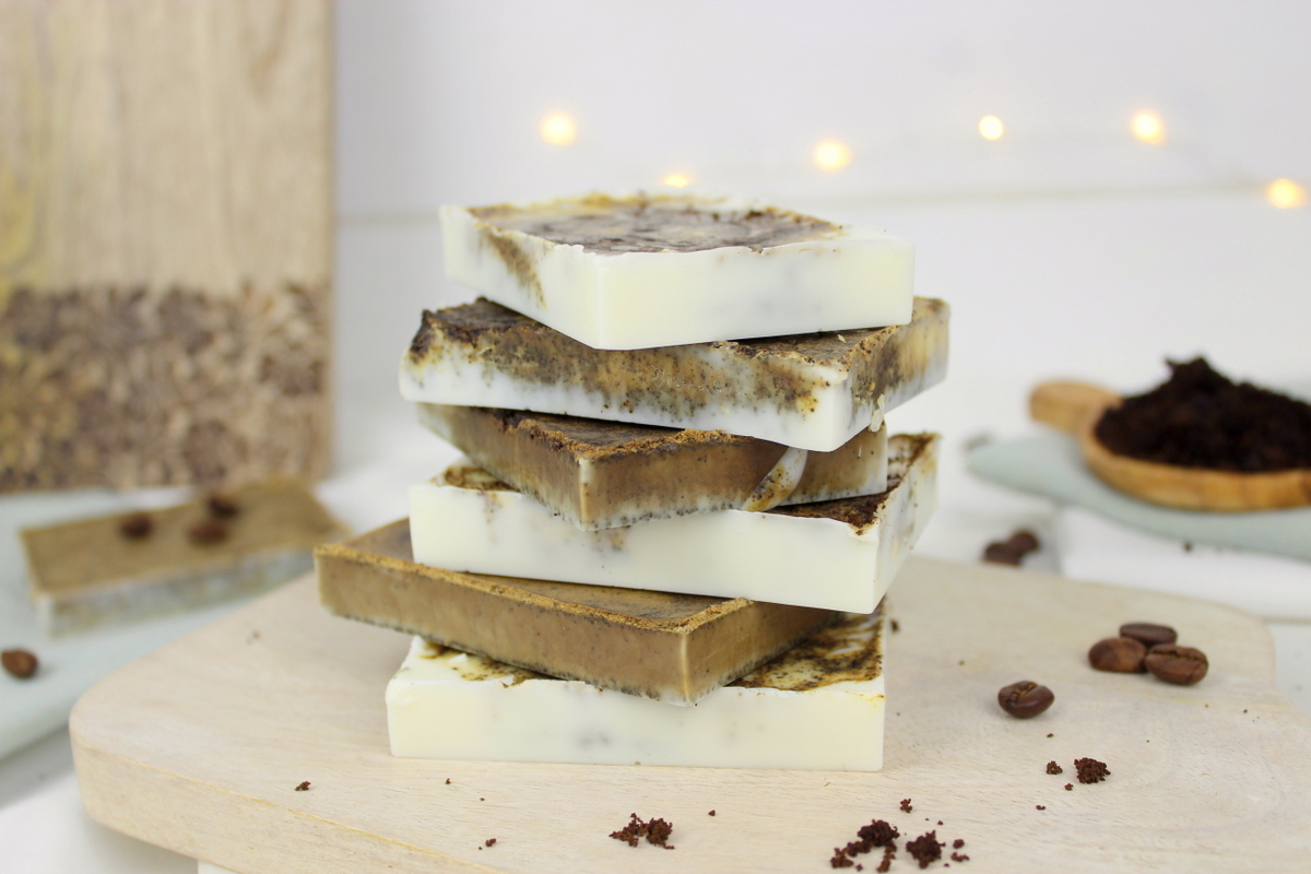 DIY selbstgemachte Kaffeeseife mit Peelingeffekt und Kaffeesatz