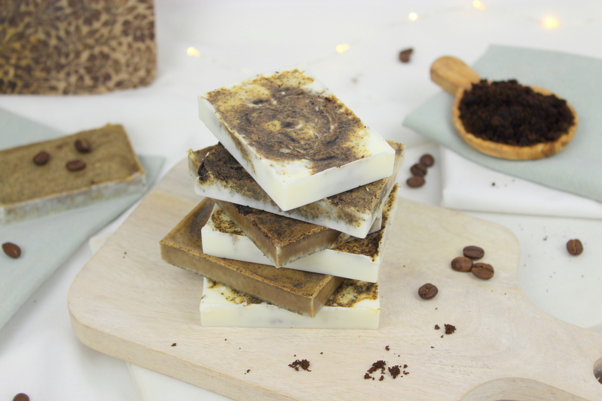 DIY selbstgemachte Kaffeeseife mit Peelingeffekt und Kaffeesatz