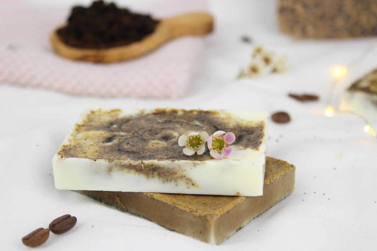 DIY selbstgemachte Kaffeeseife mit Peelingeffekt und Kaffeesatz