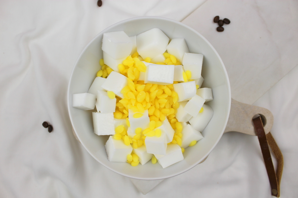 DIY selbstgemachte Kaffeeseife mit Peelingeffekt und Kaffeesatz