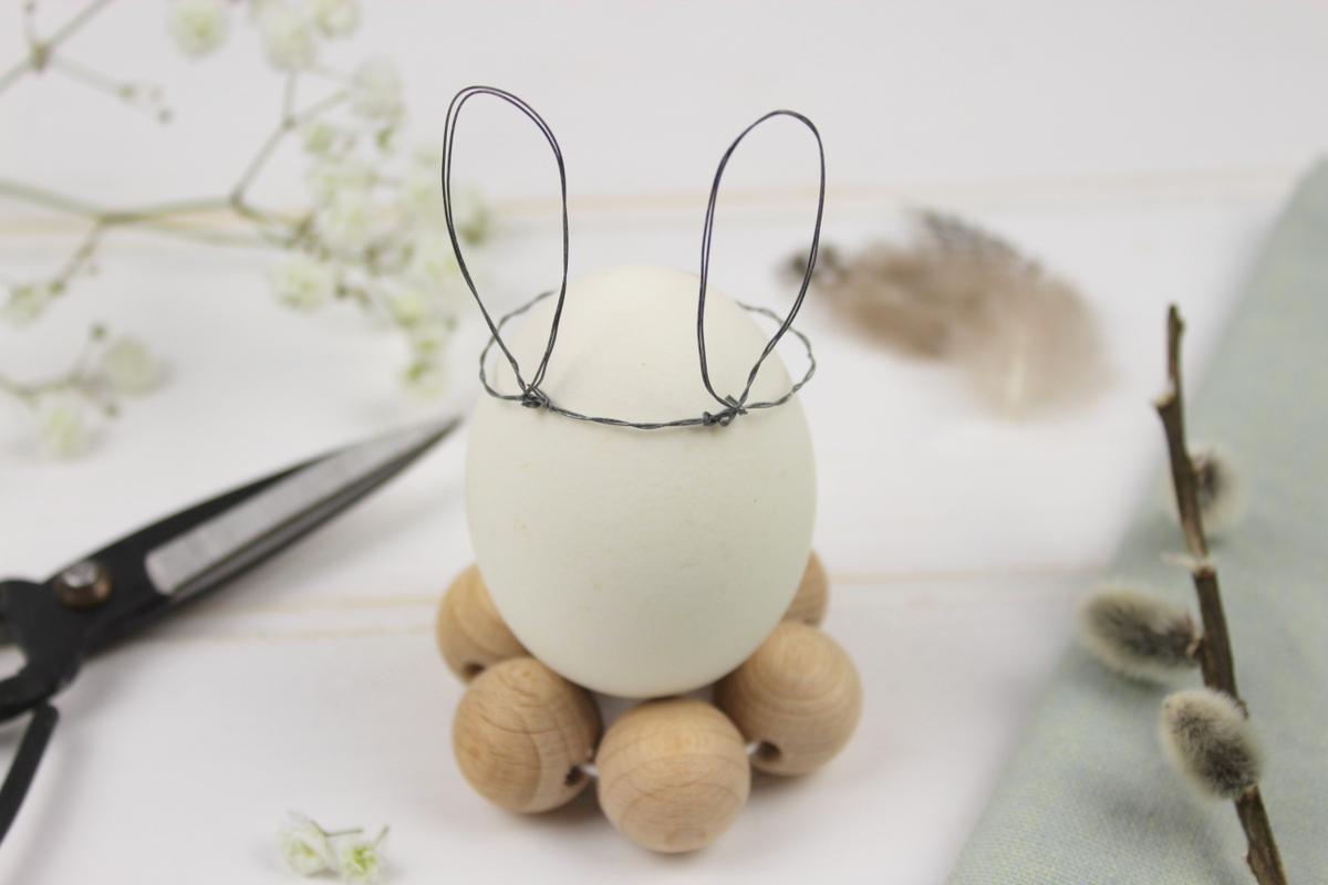 DIY Hasenohren aus Metall als Deko für Ostereier