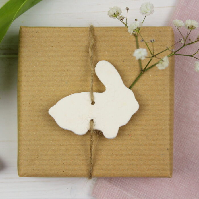 DIY – Osterhasen-Anhänger aus Kaltporzellan einfach selber machen