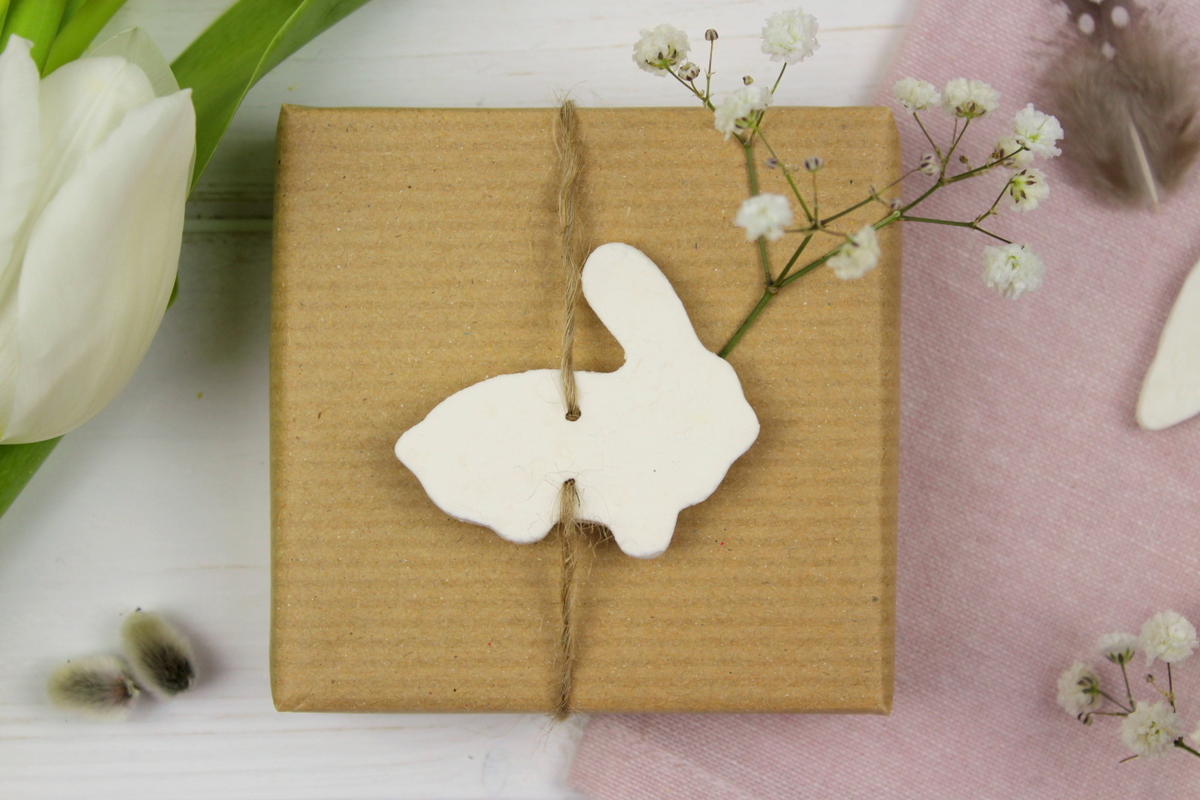 DIY Osterhasen aus Kaltporzellan als Geschenkanhänger Osterdeko