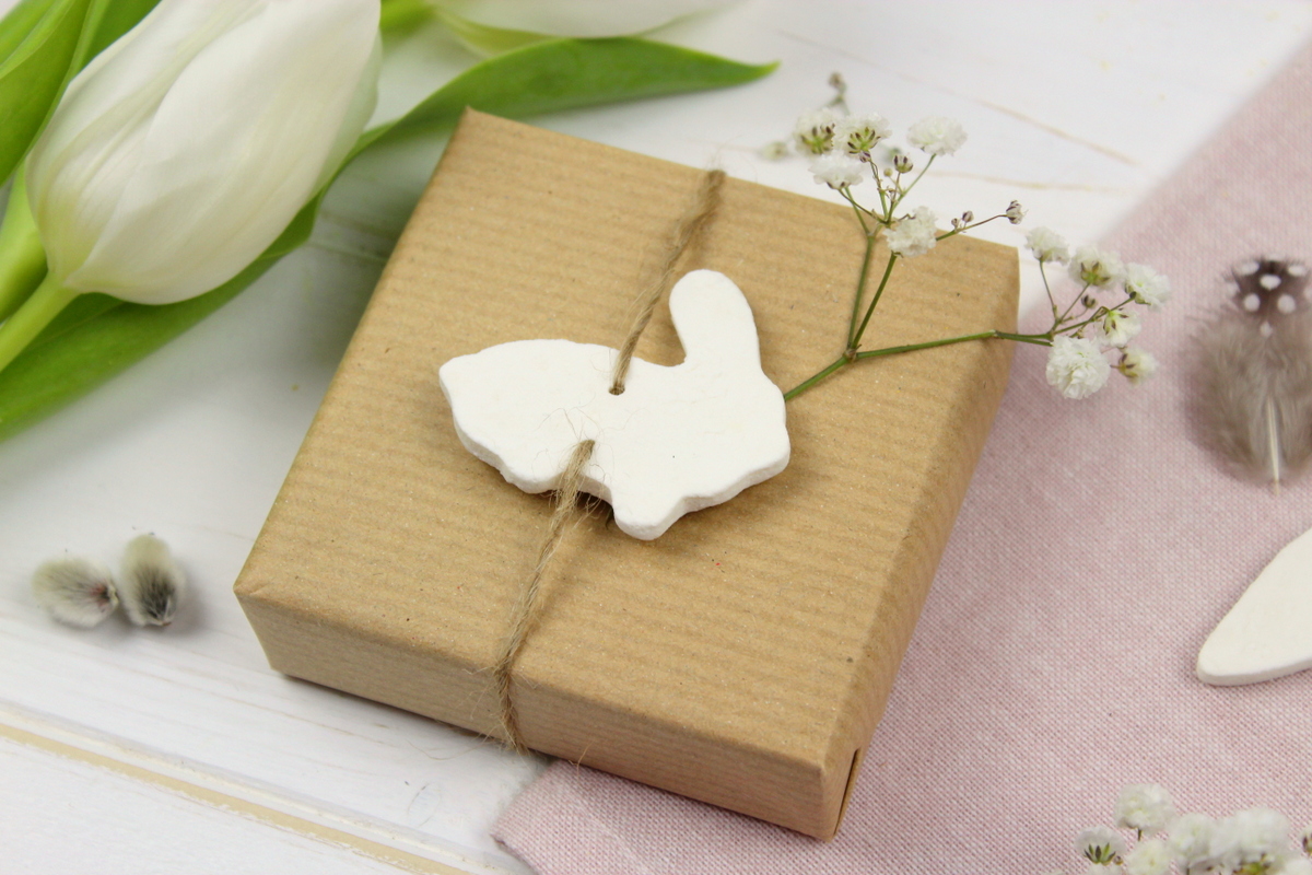 DIY Osterhasen aus Kaltporzellan als Geschenkanhänger Osterdeko