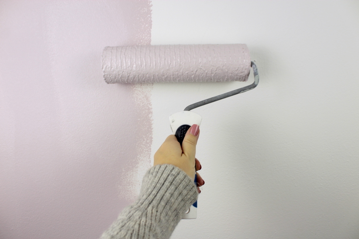 DIY Wände streichen mit Rand in rosa