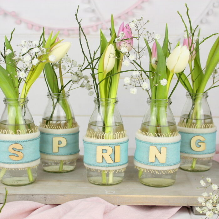 DIY – Upcycling Frühlingsdeko aus Flaschen und Bändern einfach selber machen