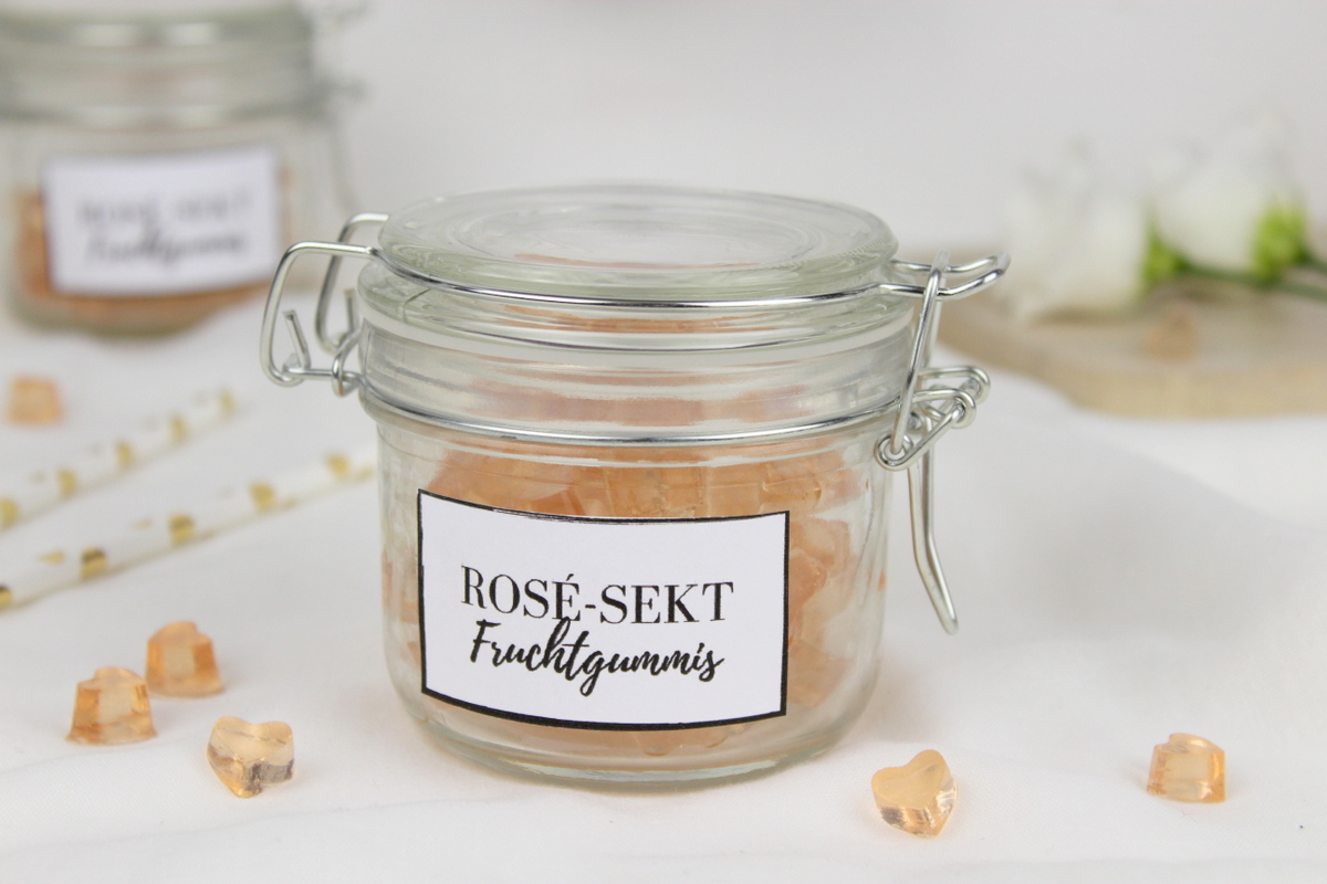 selbstgemachte Rosé-Sekt Fruchtgummis / Gummibärchen in Herzform