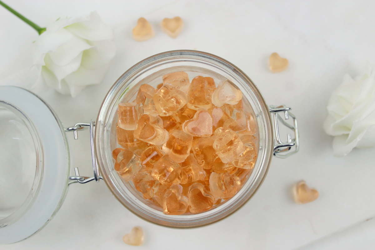 selbstgemachte Rosé-Sekt Fruchtgummis / Gummibärchen in Herzform