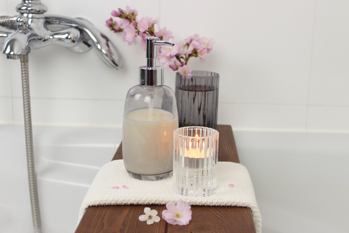 Selbstgemachte Badewannenablage aus Holz