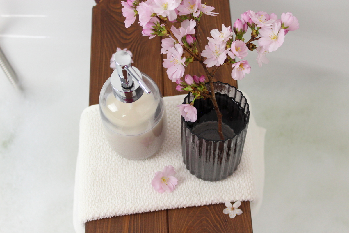 Selbstgemachte Badewannenablage aus Holz