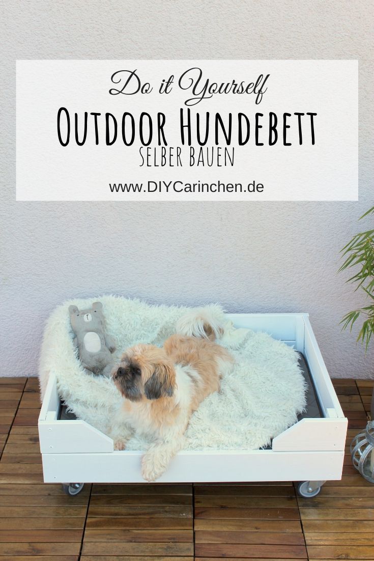 Selbstgebautes Hunde Outdoor-Bett aus Holz