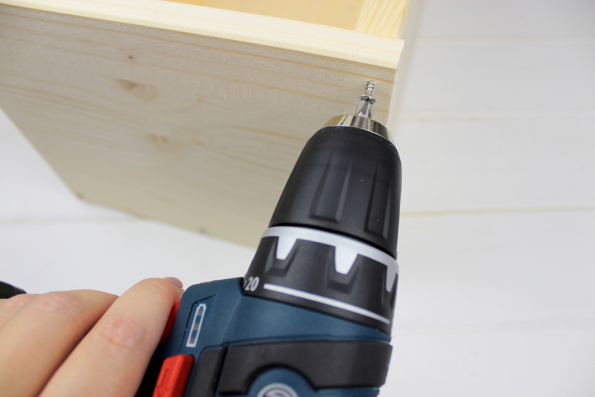 selbstgemachte / selbstgebaute Pflanzkübel aus Holz