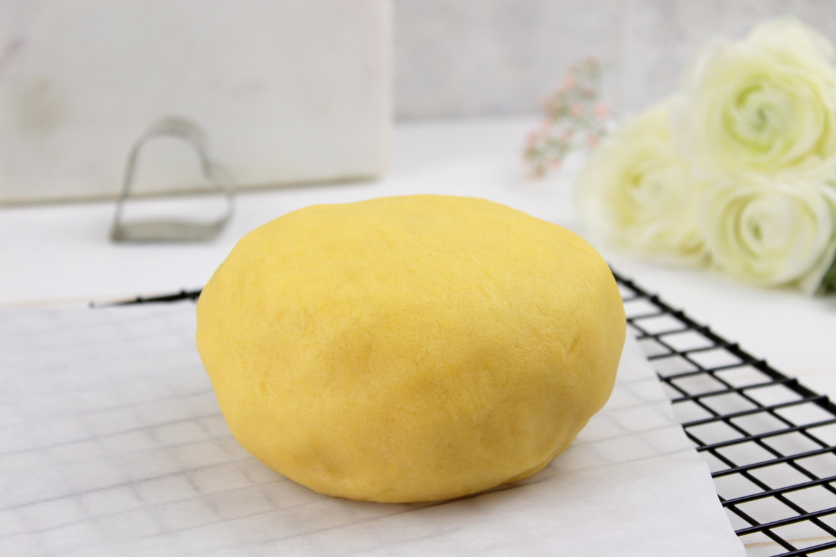 Selbstgemachte Herzkekse mit rosa Zuckerguss - Rezept