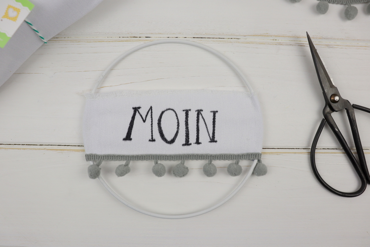 DIY Tüschilder aus Bändern und Drahtringen