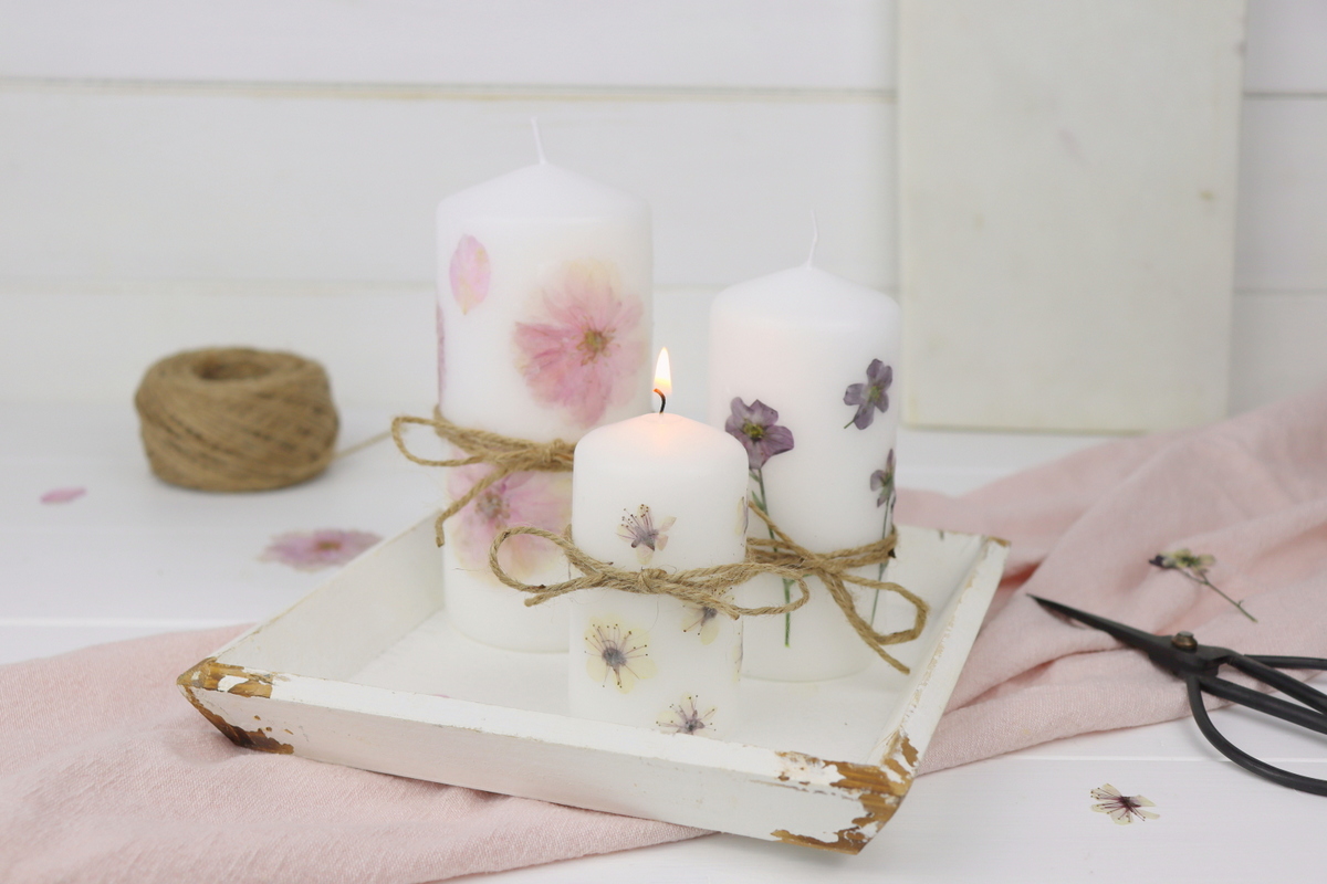 DIY Kerze mit getrockneten Blumen verziert
