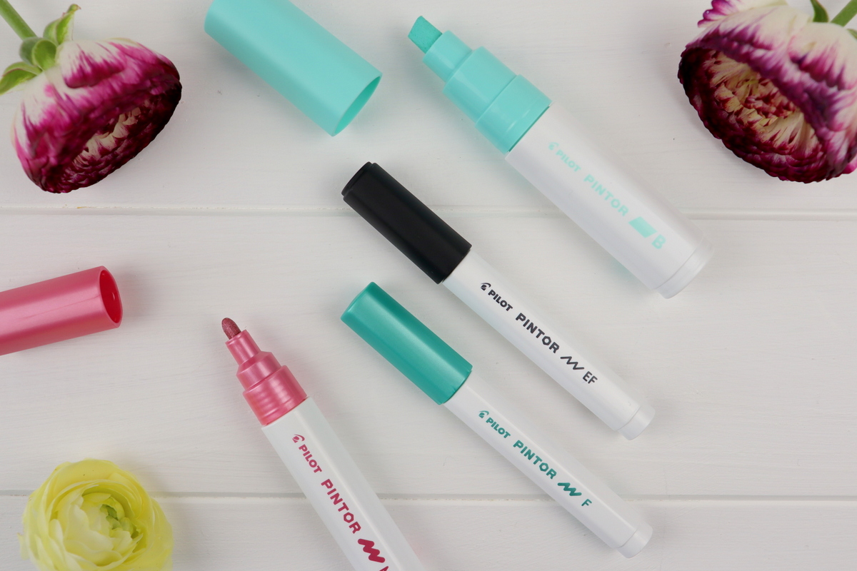 DIY bemalte Trinkgläser und selbstgemachtet Himbeer-Erdbeer-Sirup