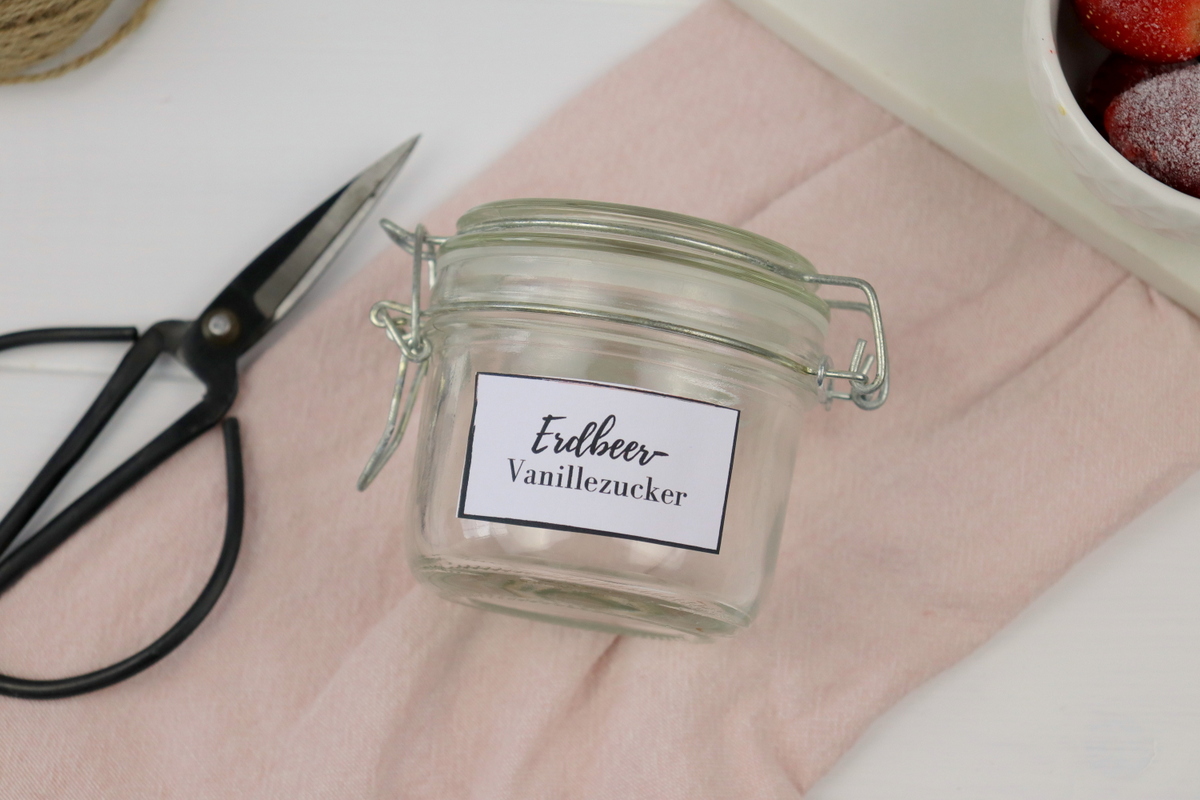 leckeres Erdbeer-Vanillezucker Rezept im Einmachglas