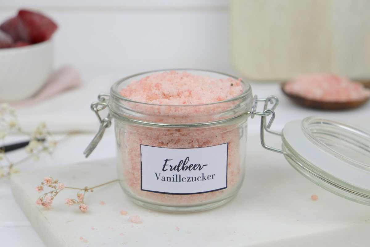 leckeres Erdbeer-Vanillezucker Rezept im Einmachglas