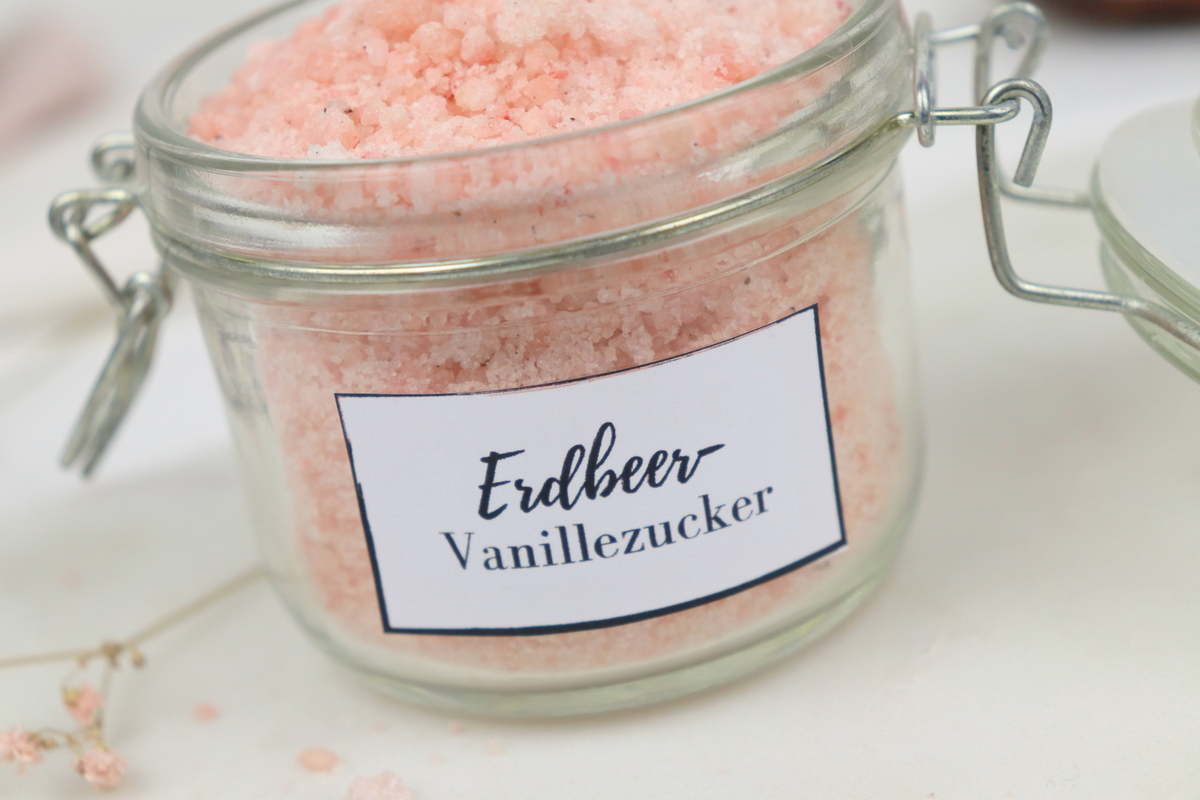 leckeres Erdbeer-Vanillezucker Rezept im Einmachglas