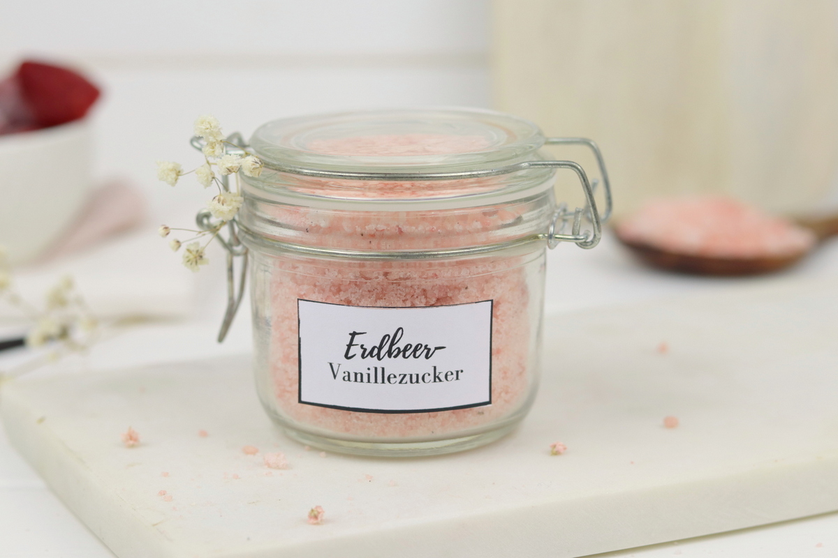 leckeres Erdbeer-Vanillezucker Rezept im Einmachglas