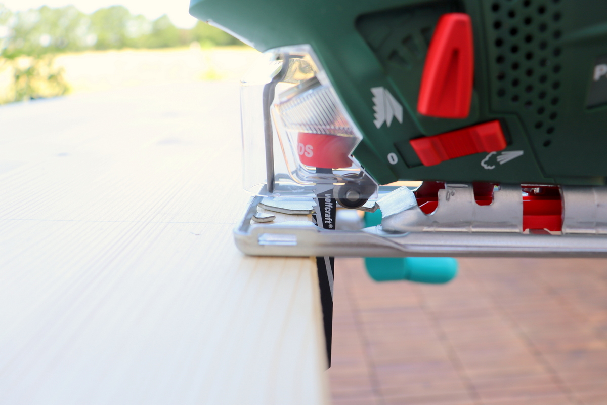 DIY - selbstgebaute Gartenbank mit Blumentopf