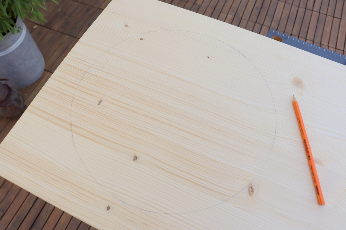 DIY - selbstgebaute Gartenbank mit Blumentopf