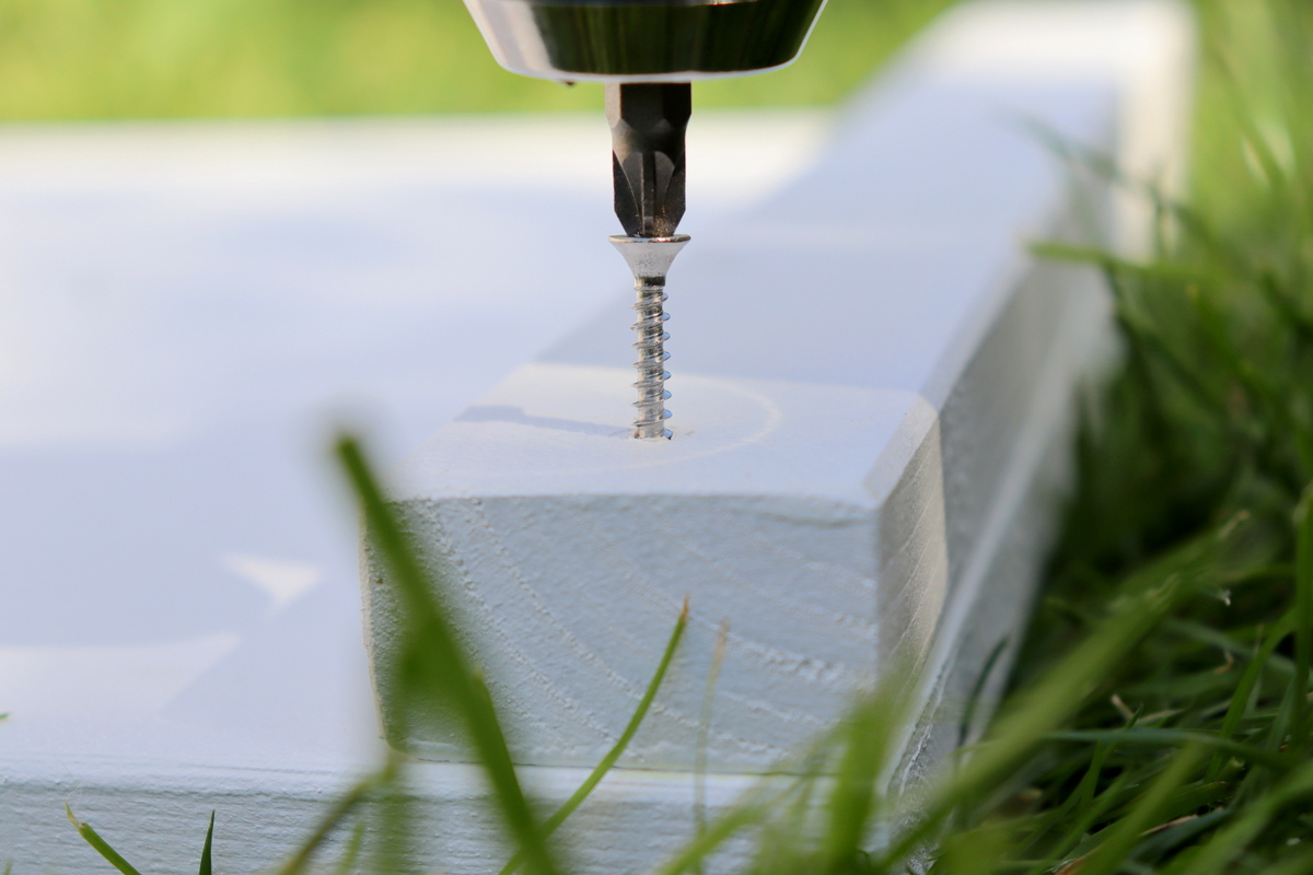 Selbstgebautes Gartenregal aus Holz + Bauplan