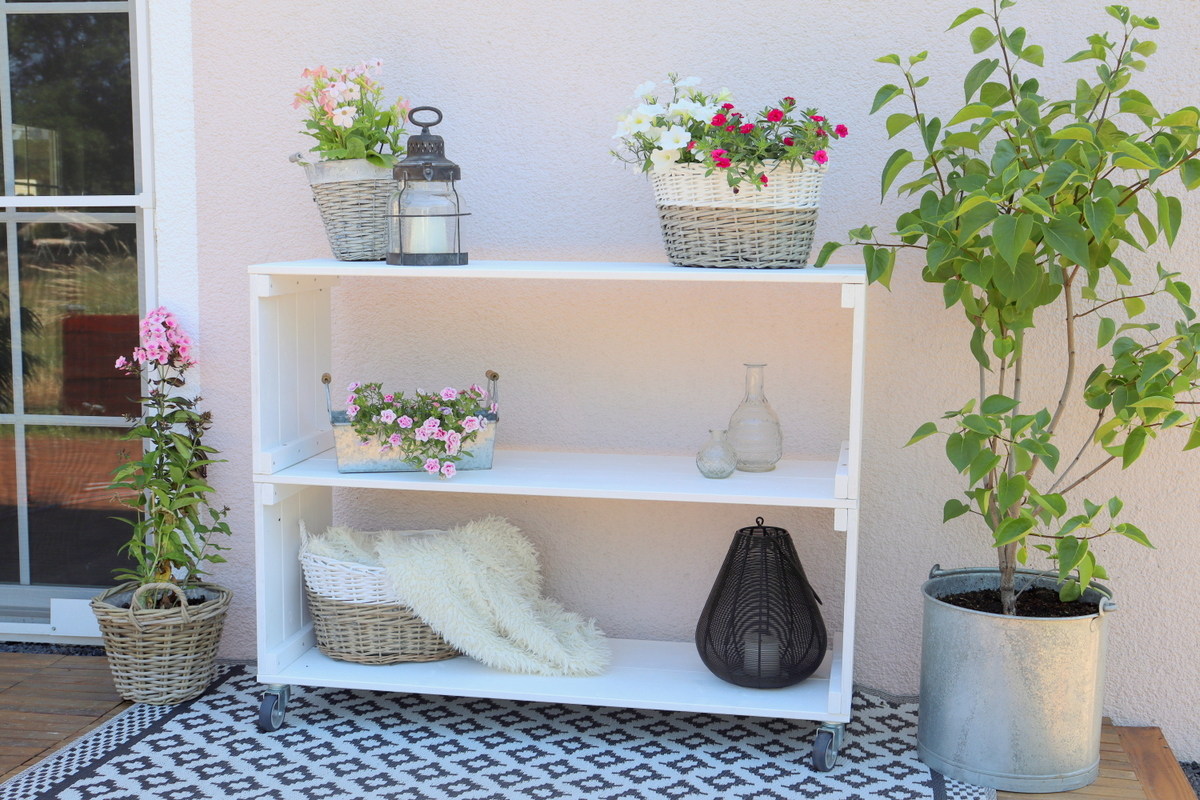 Selbstgebautes Gartenregal aus Holz + Bauplan