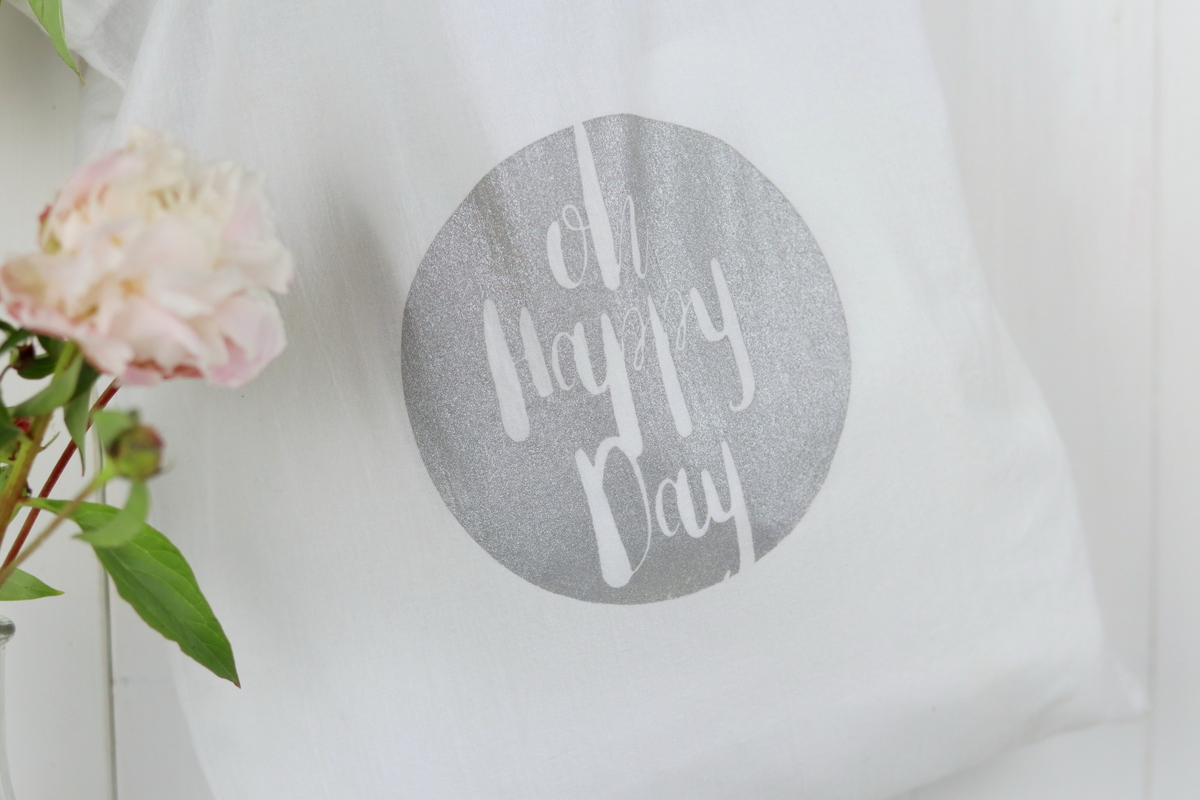 DIY selbstgemachte Siebdrucktasche mit Siebdruckschablone