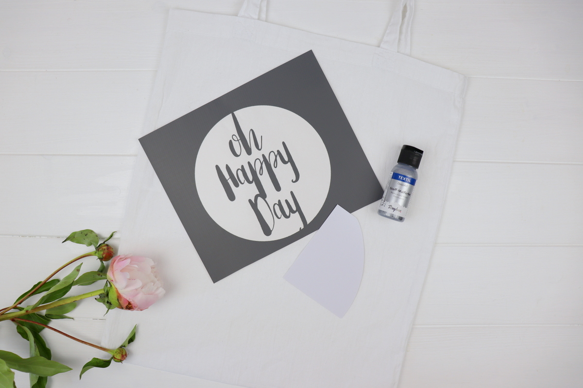 DIY selbstgemachte Siebdrucktasche mit Siebdruckschablone