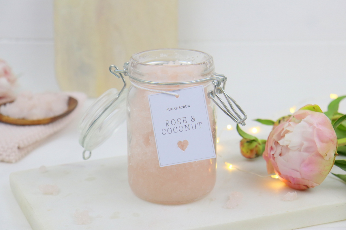 DIY - selbstgemachtes Sugar Scrub / Zuckerpeeling in Rose Coconut im Einmachglas