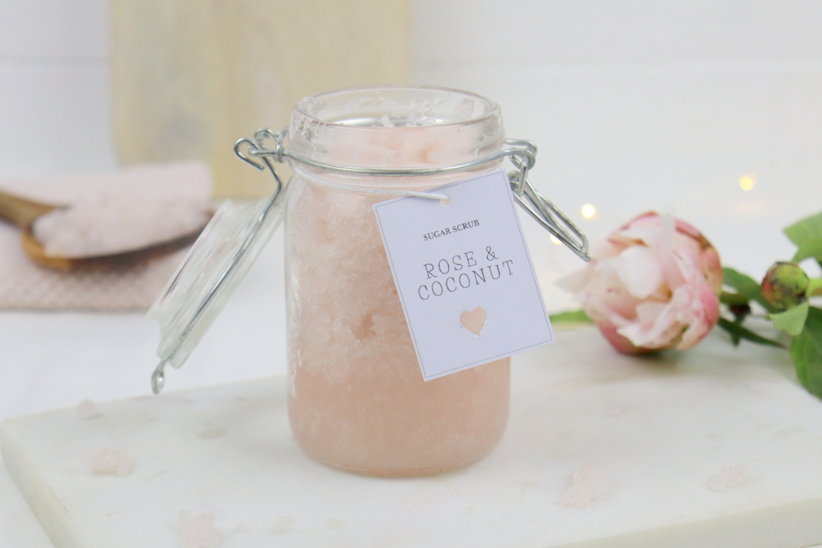 DIY - selbstgemachtes Sugar Scrub / Zuckerpeeling in Rose Coconut im Einmachglas