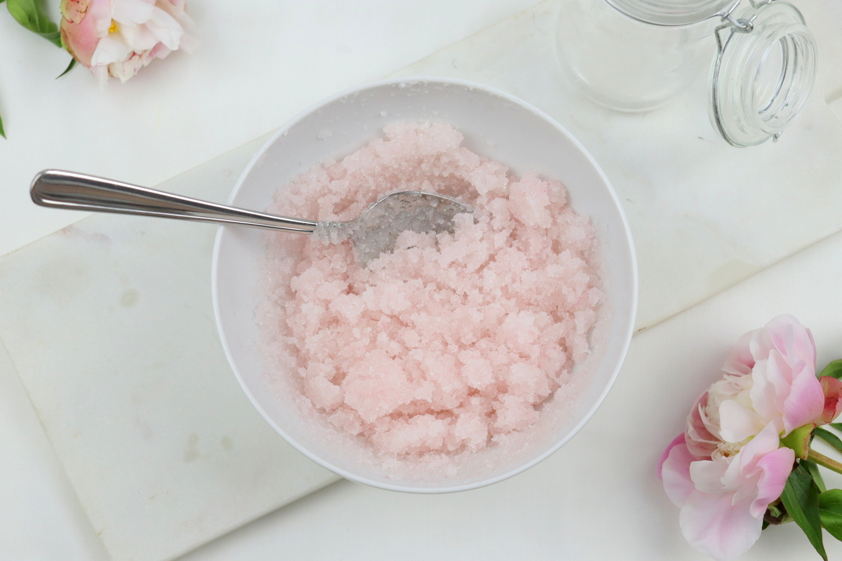 DIY - selbstgemachtes Sugar Scrub / Zuckerpeeling in Rose Coconut im Einmachglas