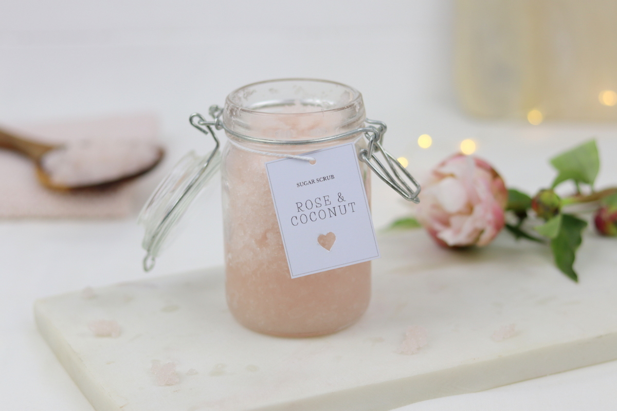 DIY - selbstgemachtes Sugar Scrub / Zuckerpeeling in Rose Coconut im Einmachglas