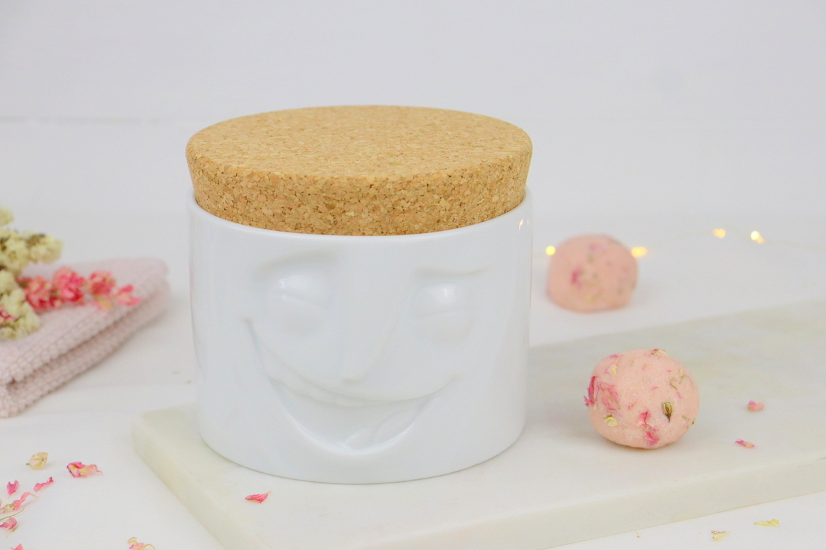 Selbstgemachte Badekugeln mit Blüten