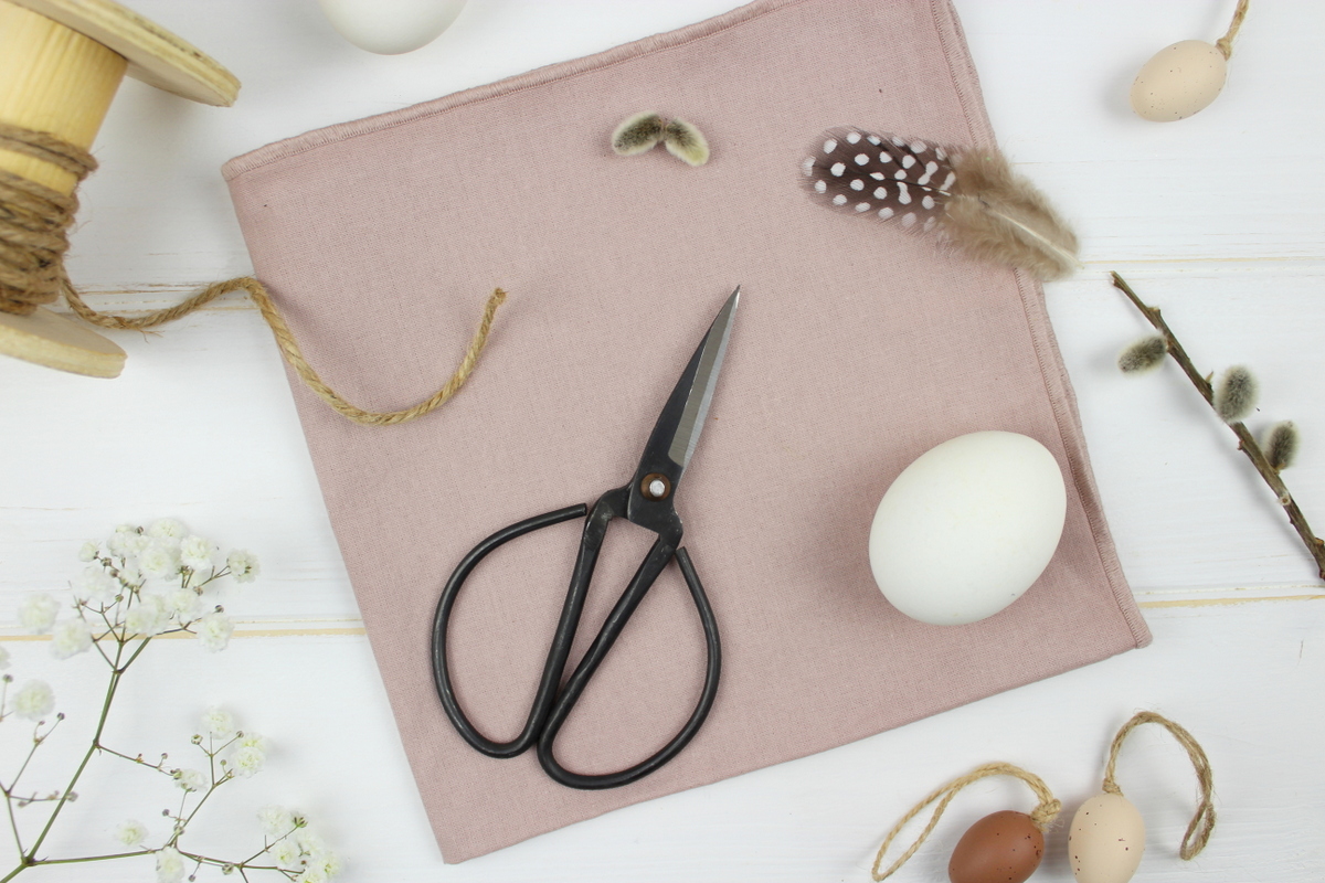 Tischdeko Osterhasen zu Oster, gefaltete Servietten