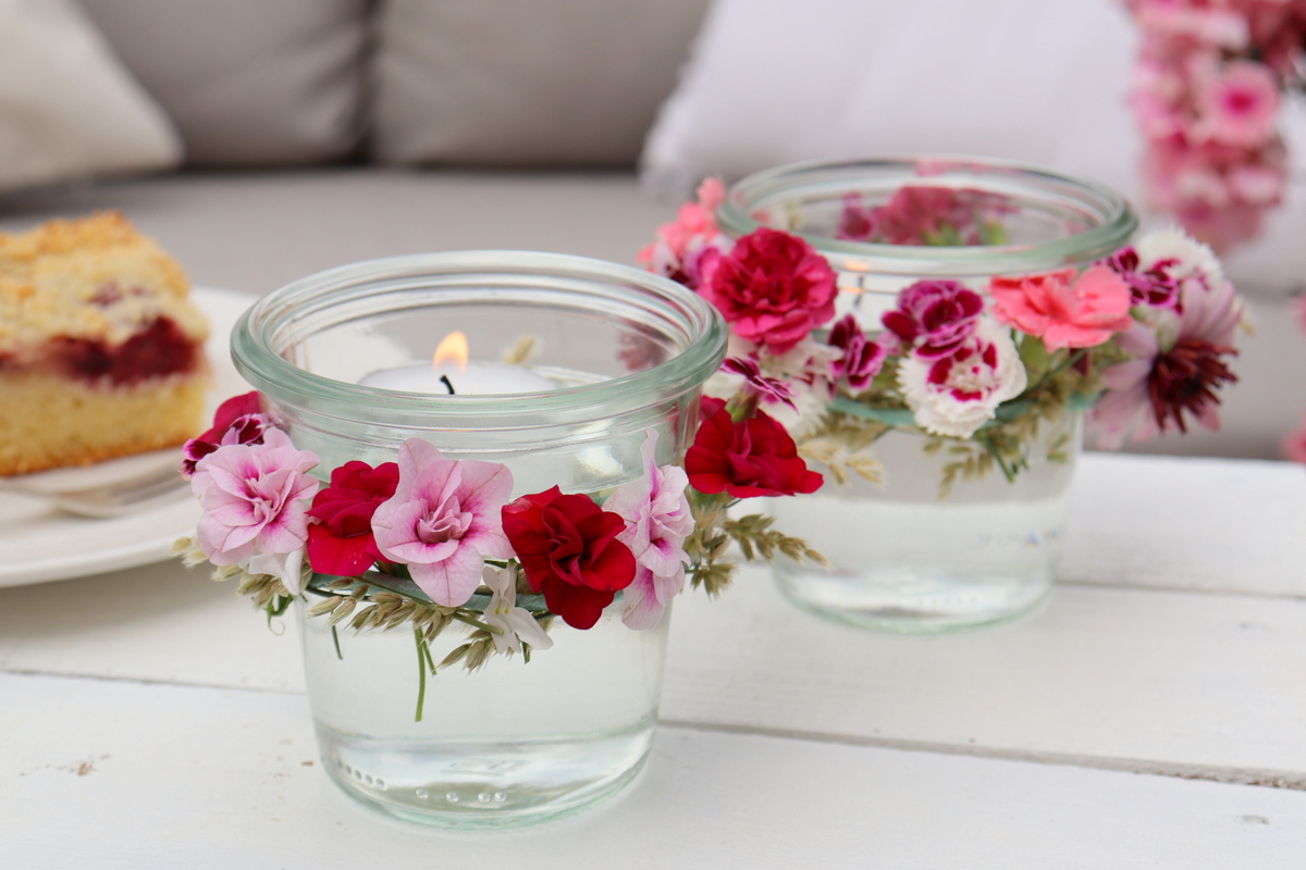 Windlichter mit Blumen / Blumenkranz verzieren 
