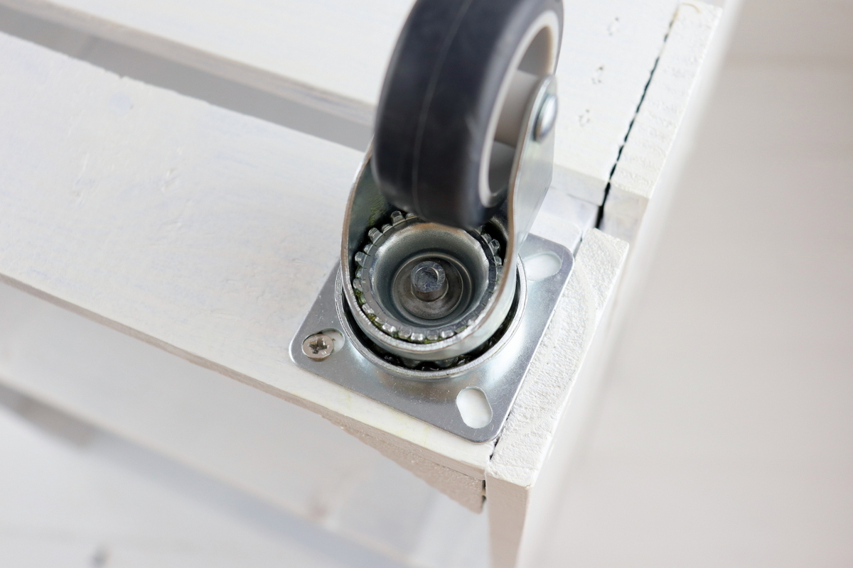 DIY Beistelltisch aus einer alten Obstkiste - Upcycling mit Farbe