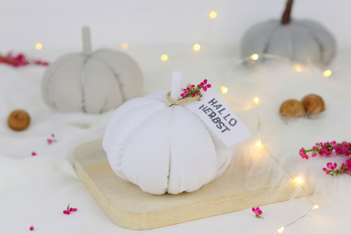 DIY selbstgenähte Stoffkürbisse als Herbstdeko